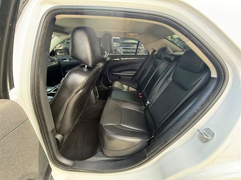 Used 2019 Chrysler 300 Limited AWD/4WD image 20