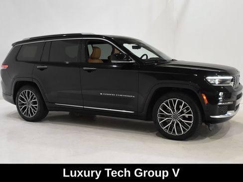 Used 2023 Jeep Grand Cherokee L Summit AWD/4WD image 3