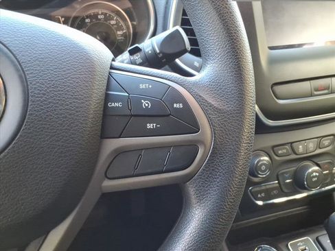 Used 2019 Jeep Cherokee Latitude w/ Popular Appearance Group image 14