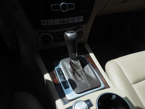 Used 2013 Mercedes-Benz C 250 Sedan image 21