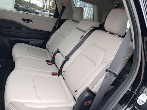 Used 2022 Nissan Pathfinder SL image 11