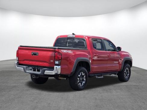 Used 2018 Toyota Tacoma TRD Off-Road RWD image 4