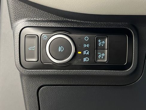 Used 2025 Ford Explorer Active w/ Active Comfort Package image 47