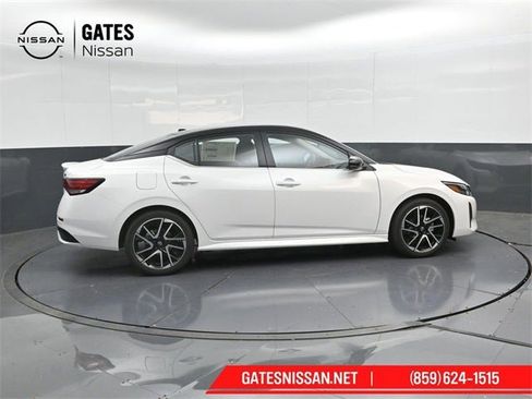 New 2025 Nissan Sentra SR image 3