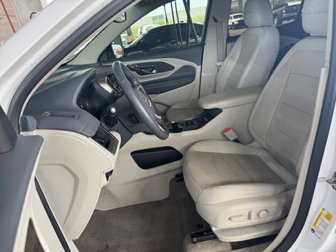 Used 2024 GMC Terrain Denali w/ Denali Premium Package AWD/4WD image 9