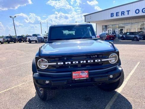 New 2025 Ford Bronco Outer Banks w/ Sasquatch Package image 2