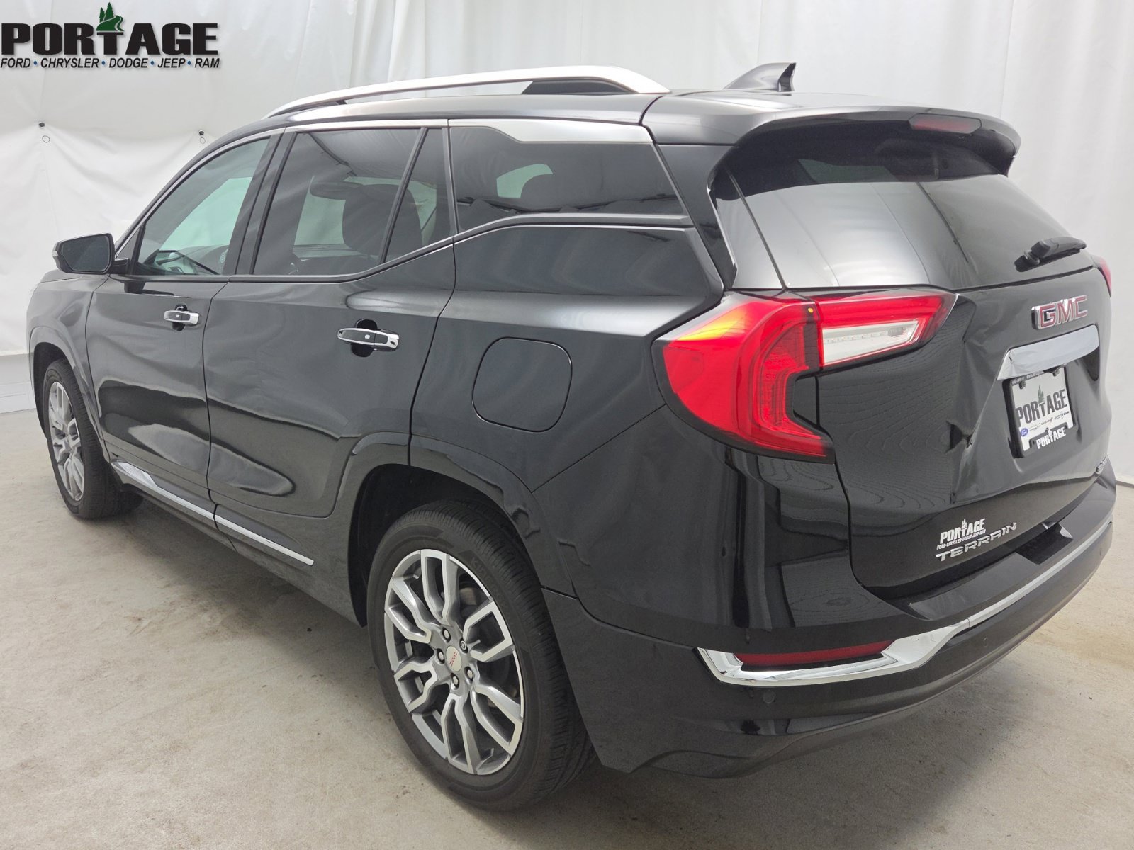 Used 2023 GMC Terrain Denali w/ LPO, Floor Liner Package AWD/4WD image 5