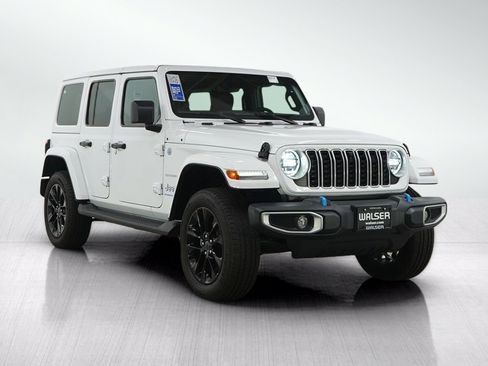 Used 2024 Jeep Wrangler Unlimited Sahara w/ Technology Group AWD/4WD image 7