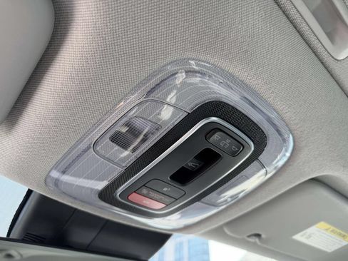 Certified 2025 Hyundai Elantra Limited FWD image 38
