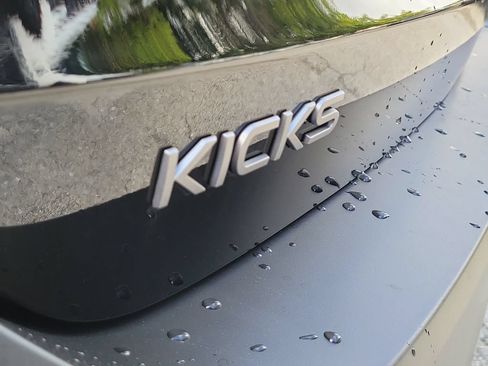 Certified 2025 Nissan Kicks SR FWD image 10