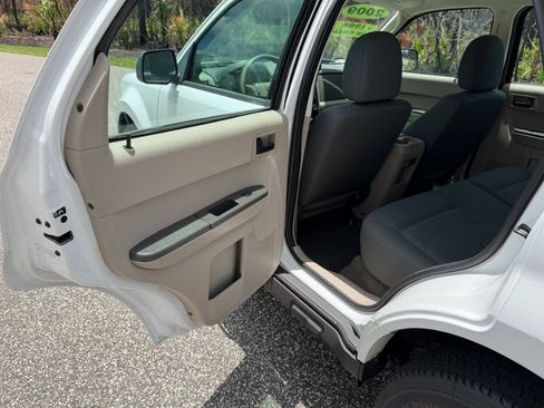 Used 2009 Ford Escape XLS FWD image 16