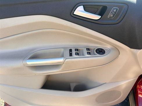 Used 2019 Ford Escape SE FWD image 10