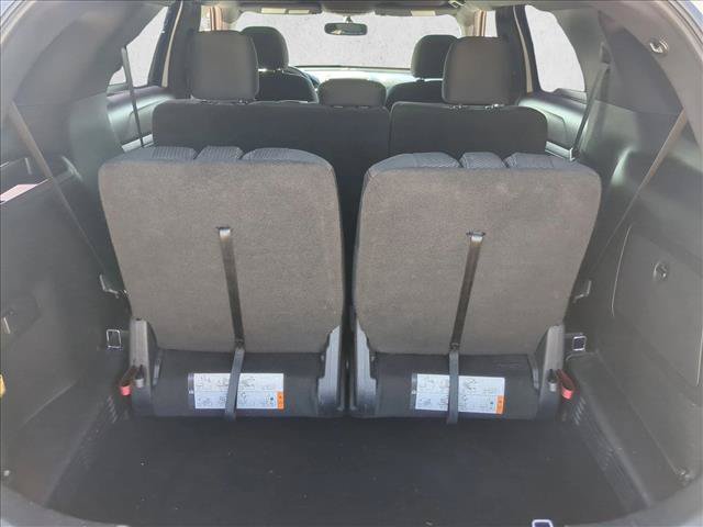 Used 2017 Ford Explorer XLT w/ Equipment Group 201A FWD image 6