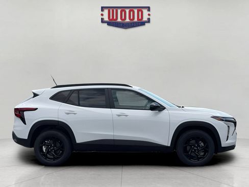 New 2026 Chevrolet Trax LT w/ Driver Confidence Package FWD image 2