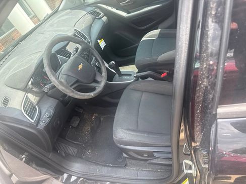 Used 2018 Chevrolet Trax LS FWD image 4