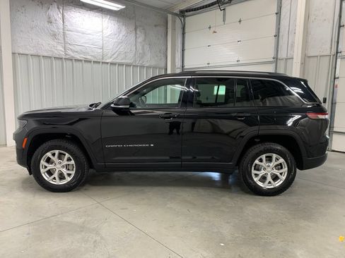 Used 2023 Jeep Grand Cherokee Limited w/ Luxury Tech Group II AWD/4WD image 25