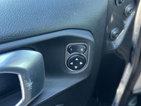 Used 2021 Jeep Gladiator Willys image 13