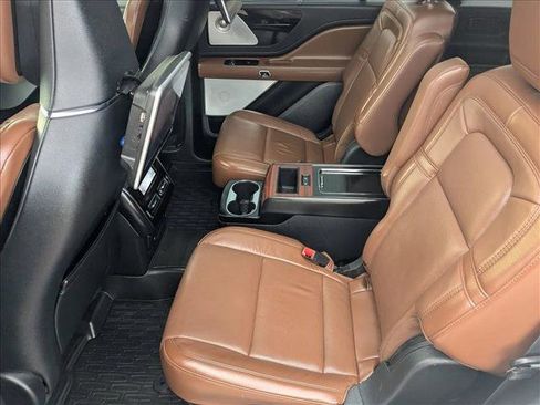 Used 2021 Lincoln Aviator Reserve w/ Equipment Group 210A image 17