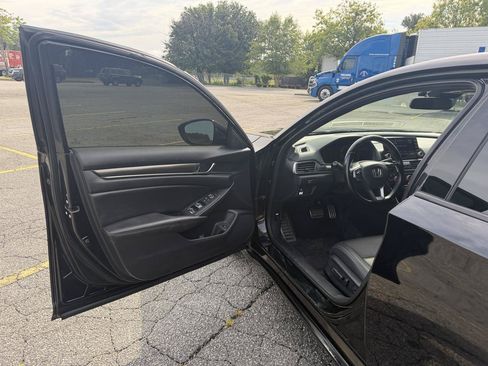 Used 2021 Honda Accord Sport image 9