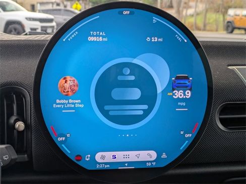 Used 2025 MINI Cooper 2-Door Hardtop image 21