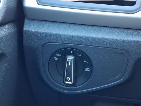 Used 2021 Volkswagen Atlas Cross Sport SE image 24