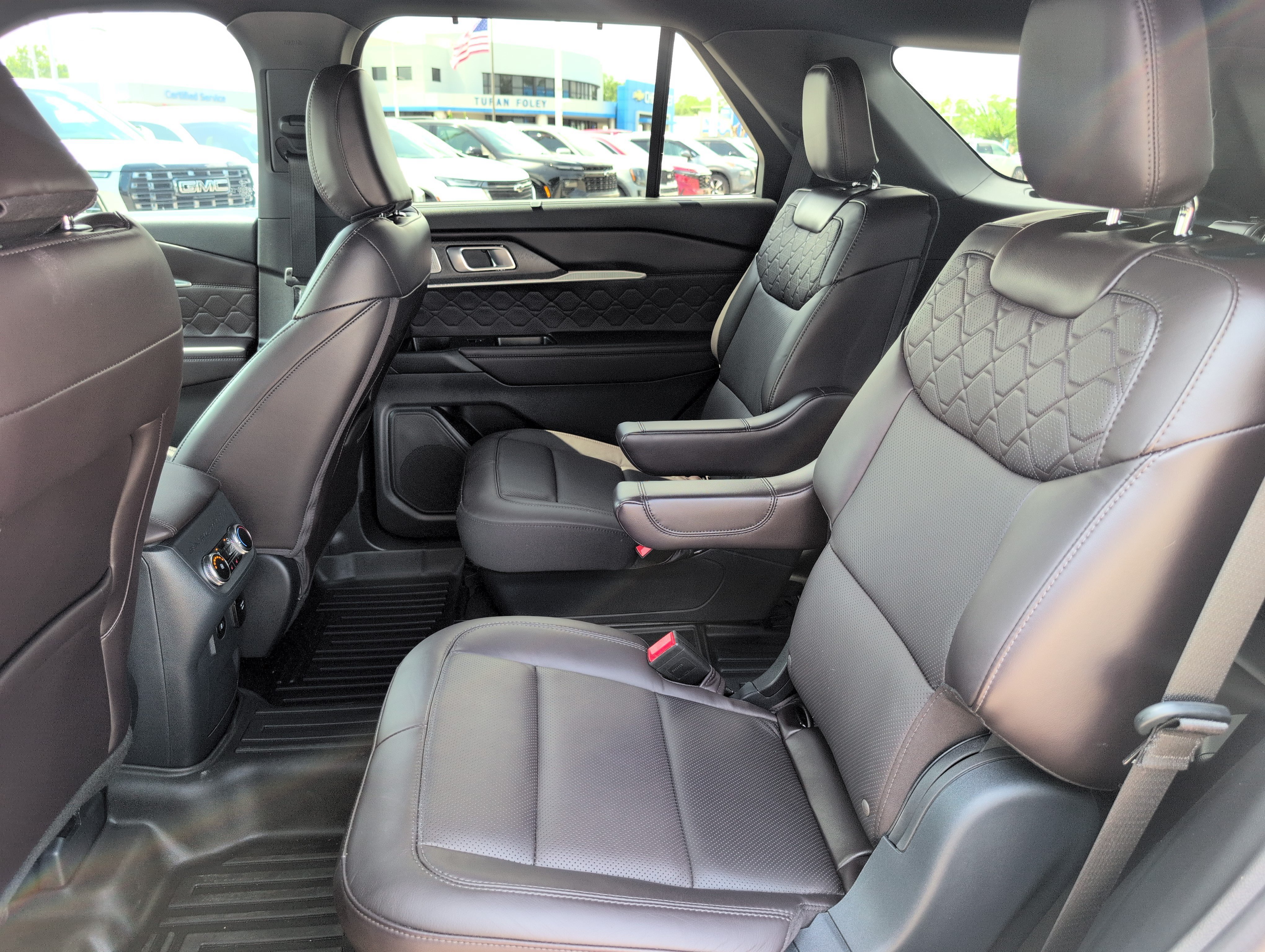Used 2025 Ford Explorer Platinum w/ Ultimate Package RWD image 35