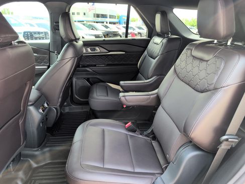 Used 2025 Ford Explorer Platinum w/ Ultimate Package RWD image 35