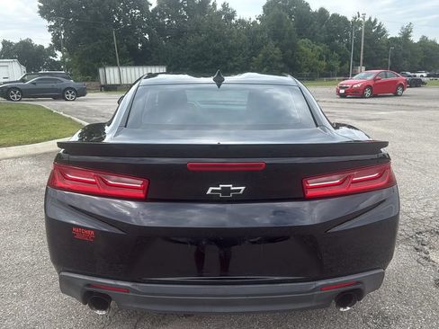 Used 2017 Chevrolet Camaro LT w/ Technology Package RWD image 5