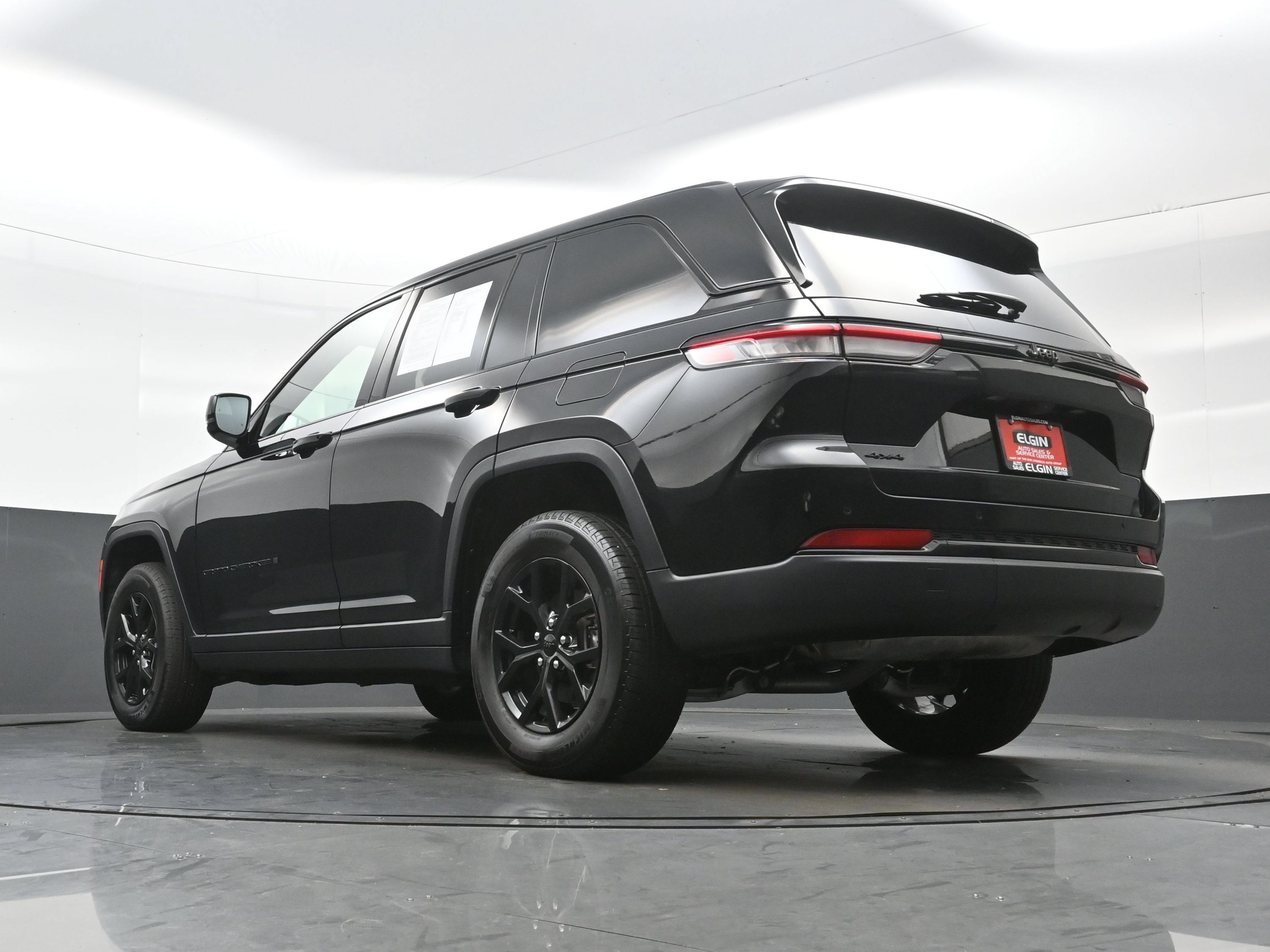 Used 2025 Jeep Grand Cherokee Altitude AWD/4WD image 28