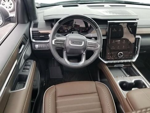 New 2026 GMC Acadia Denali Ultimate w/ LPO, Floor Liner Package AWD/4WD image 17