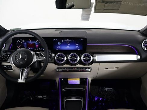 New 2026 Mercedes-Benz GLB 250 image 4