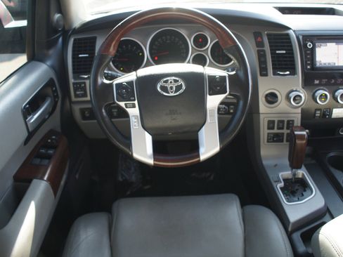 Used 2016 Toyota Sequoia Platinum image 5