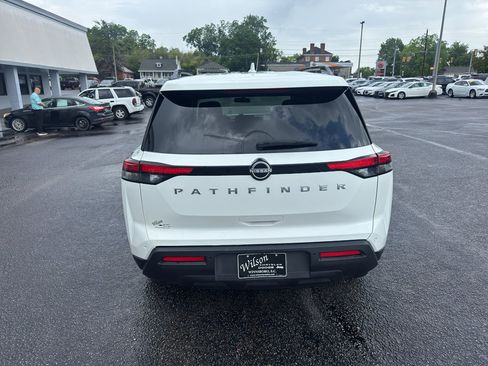 Used 2024 Nissan Pathfinder SV FWD image 8