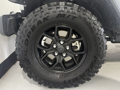 Used 2025 Jeep Wrangler Unlimited Sport AWD/4WD image 10