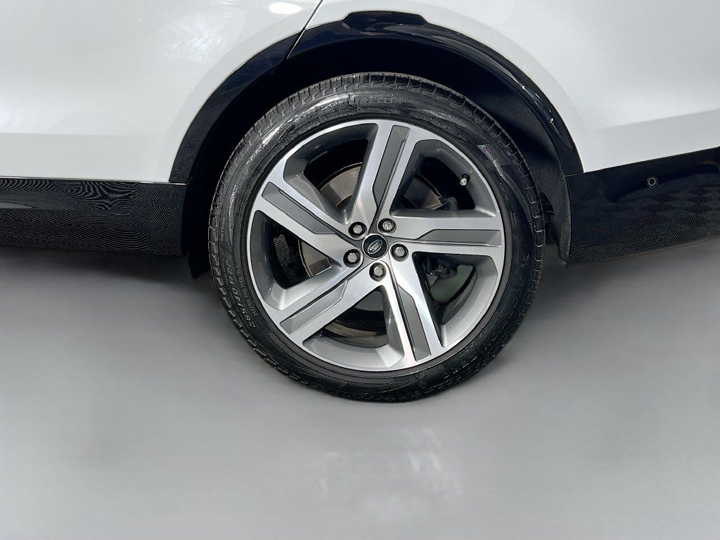 Certified 2025 Land Rover Discovery Metropolitan Edition AWD/4WD image 33