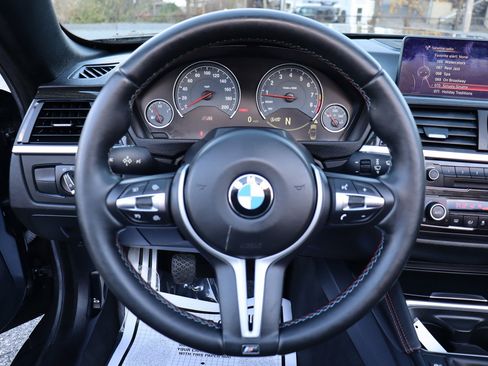Used 2015 BMW M4 Convertible image 26