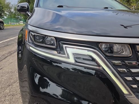 Used 2023 Kia Carnival SX Prestige FWD image 5