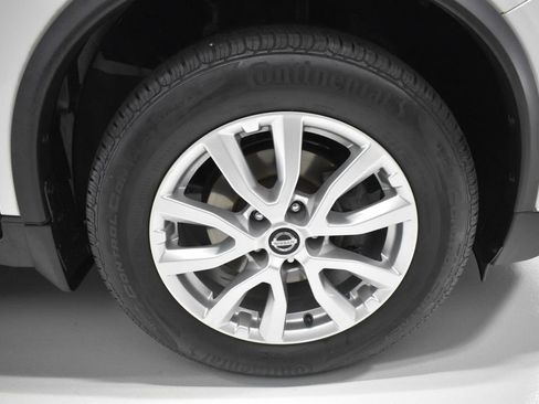Used 2017 Nissan Rogue SV w/ Sun & Sound Touring Package AWD/4WD image 10