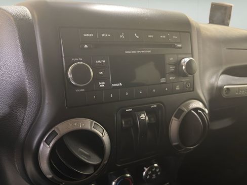 Used 2015 Jeep Wrangler Sport w/ Quick Order Package 23S AWD/4WD image 16