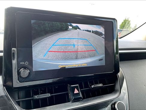 Used 2024 Toyota Corolla LE FWD image 19