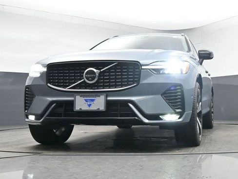 Used 2023 Volvo XC60 B5 Ultimate w/ Climate Package image 11