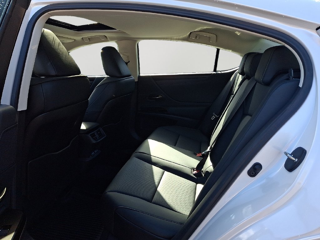 Certified 2025 Lexus ES 350 w/ Premium Package FWD image 9