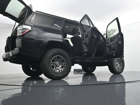 Used 2019 Toyota 4Runner TRD Off-Road AWD/4WD image 29