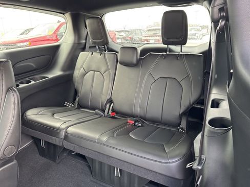 New 2026 Chrysler Pacifica Select image 22