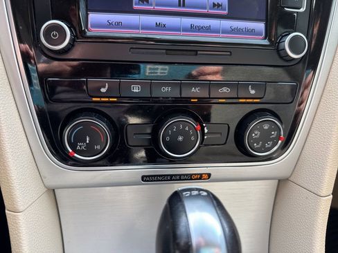 Used 2013 Volkswagen Passat TDI SE FWD image 22