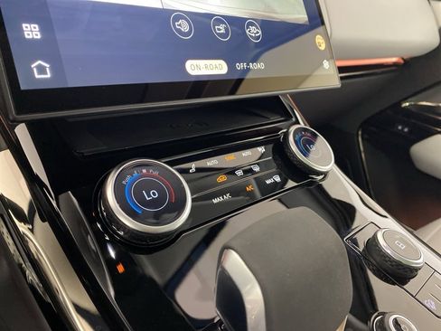 Used 2023 Land Rover Range Rover Sport SE image 12