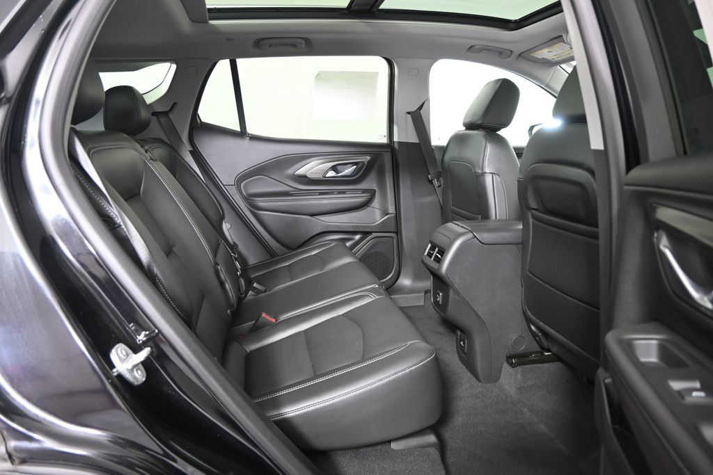 Used 2024 GMC Terrain SLT w/ LPO, Floor Liner Package AWD/4WD image 16