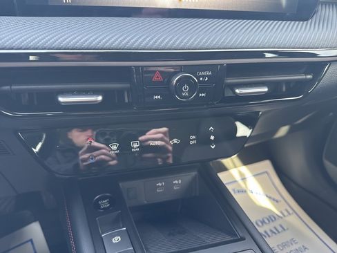 Used 2025 Nissan Kicks SR image 21