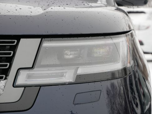 Used 2023 Land Rover Range Rover SE image 9