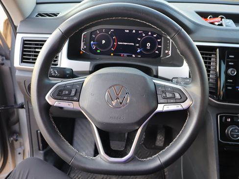Used 2023 Volkswagen Atlas SE w/ Panoramic Sunroof Package AWD/4WD image 16